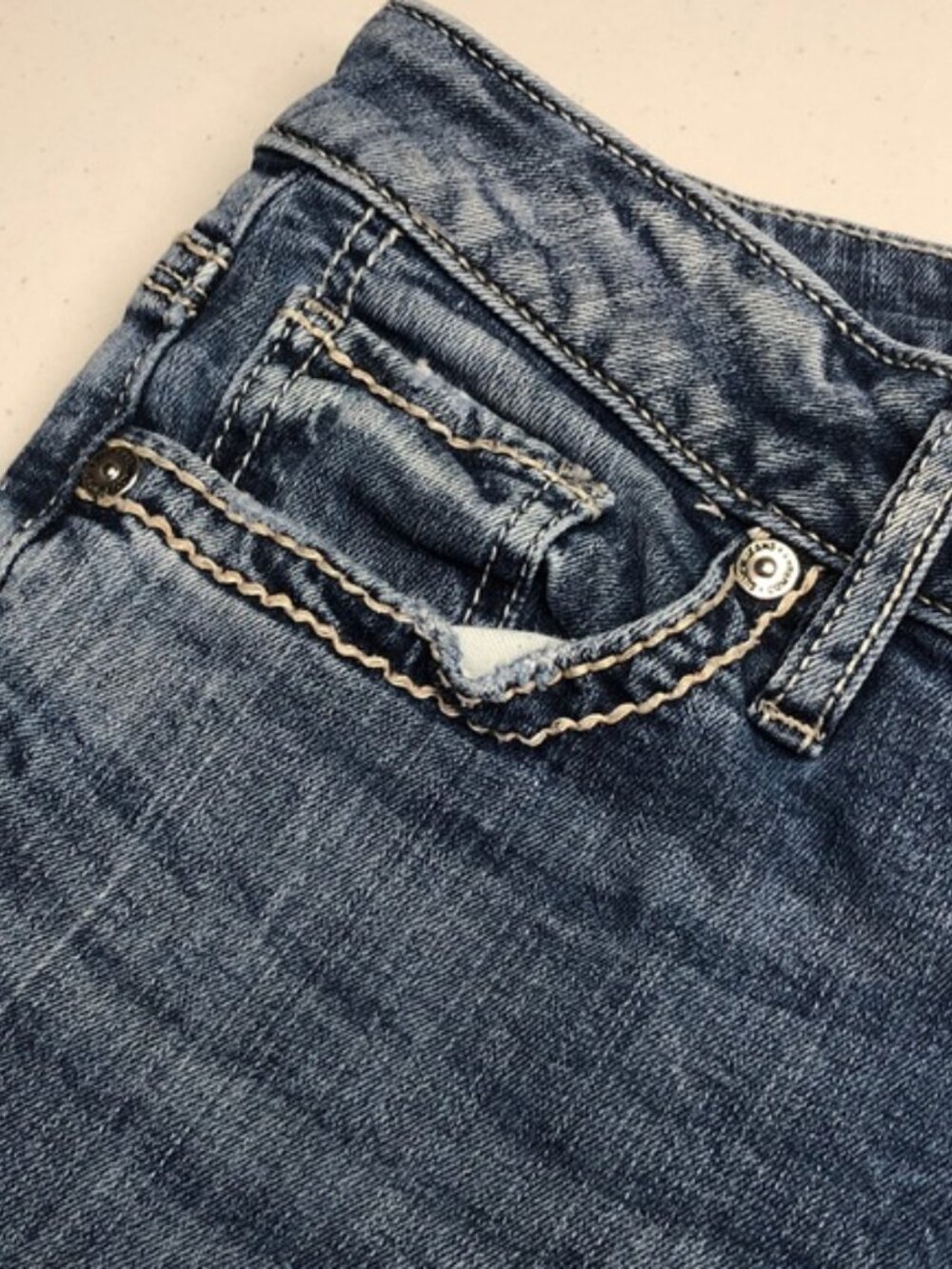 SILVER SUKI SLIM BOOT JEANS 28x33 ⭐️ - Picture 3 of 13